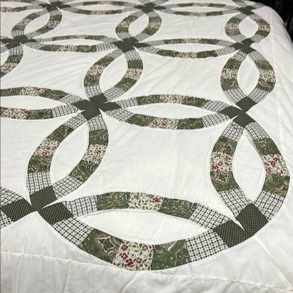 Contemporary Green and White Quilt with Geometric Design - Picture 2 of 5